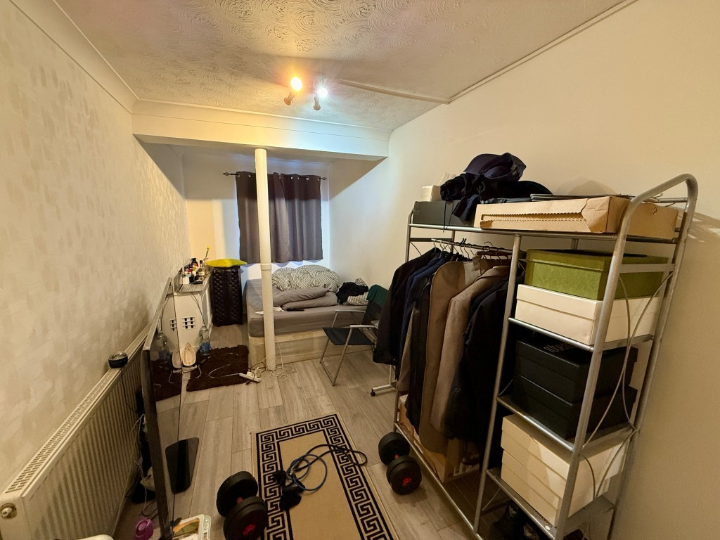 Lot: 59 - HOUSE OF MULTIPLE OCCUPANCY FOR INVESTMENT - Bedroom two